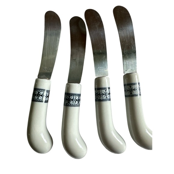 Set Of 4 Vtg Ceramic Handled Butter Stainless Steel Knives Blue & White Spreader - Picture 1 of 4